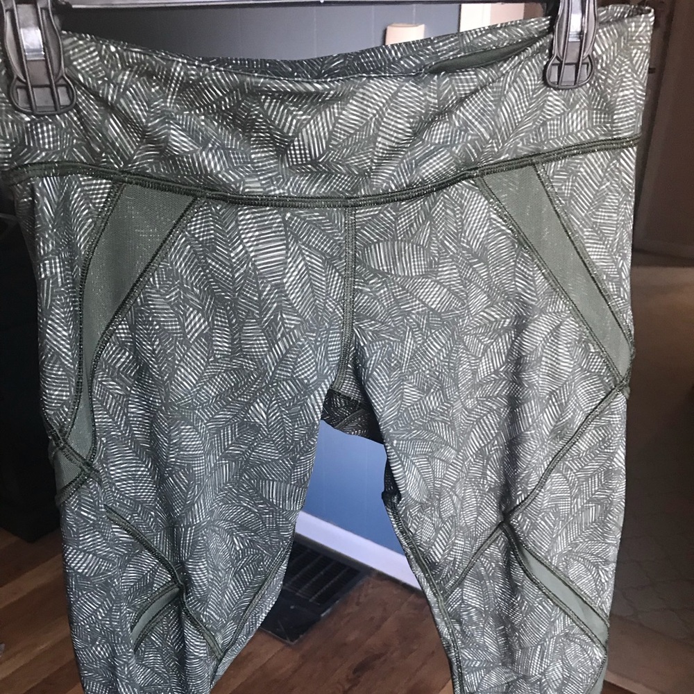 Lululemon crop leggings;
